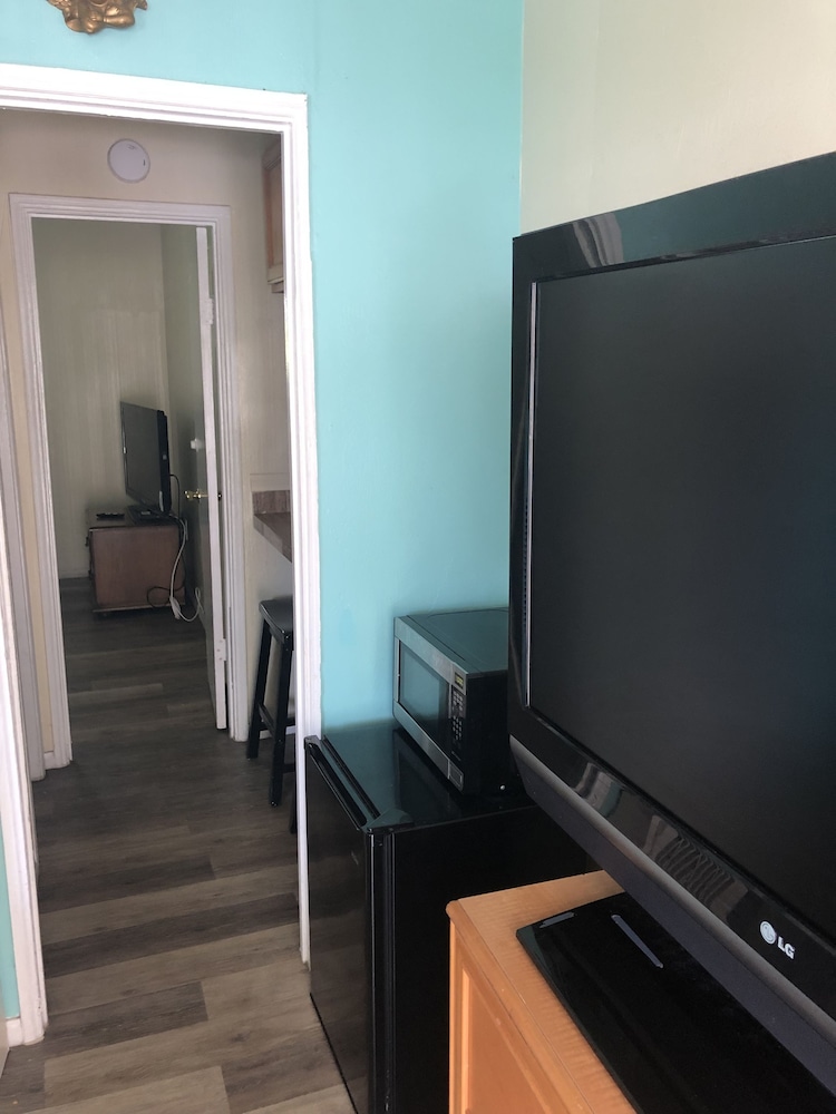 Basic Apartment, 2 Double Beds, Kitchenette photo 2