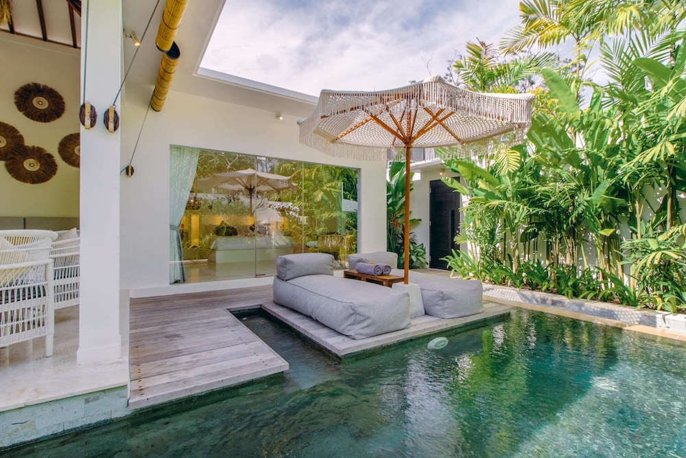 Basic Villa, 1 King Bed photo 2
