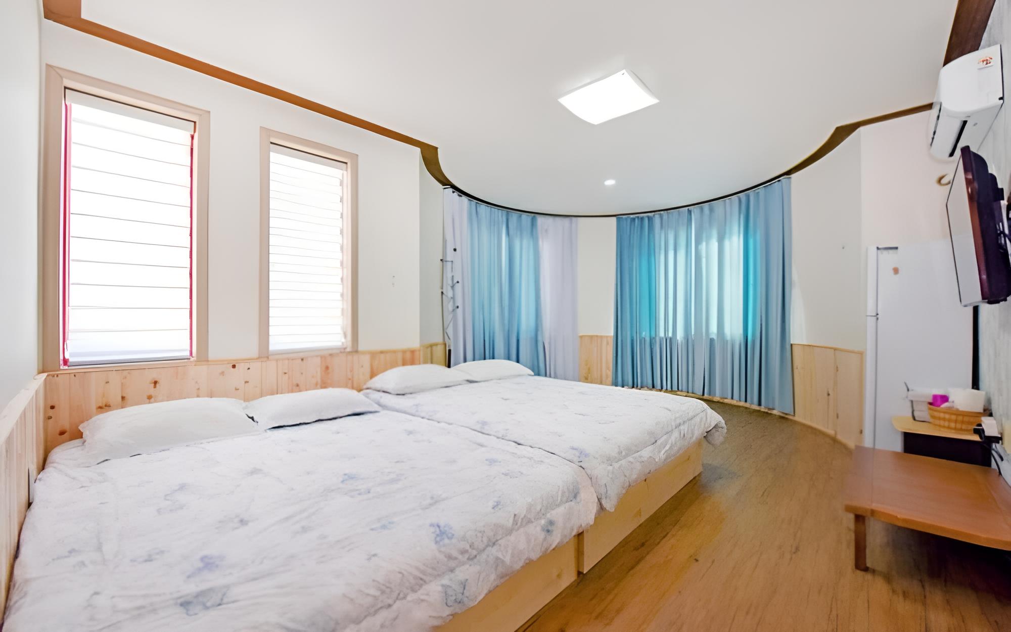 Room (No 203 Peppermint) photo 1