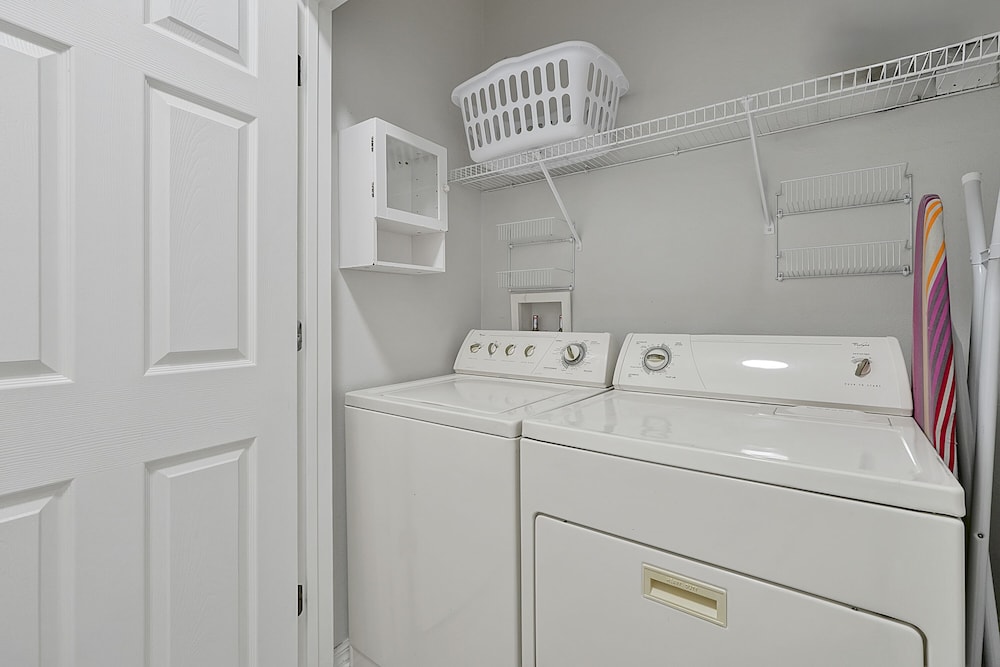 Exclusive Townhome, 4 Bedrooms, Private Pool - Photo 5