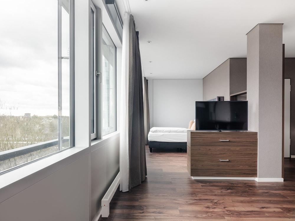 XL Studio, Kitchenette - Accessible photo 2