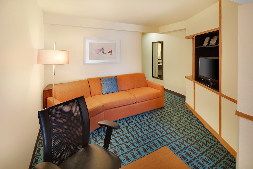Suite, 1 King Bed with Sofa bed - Photo 2