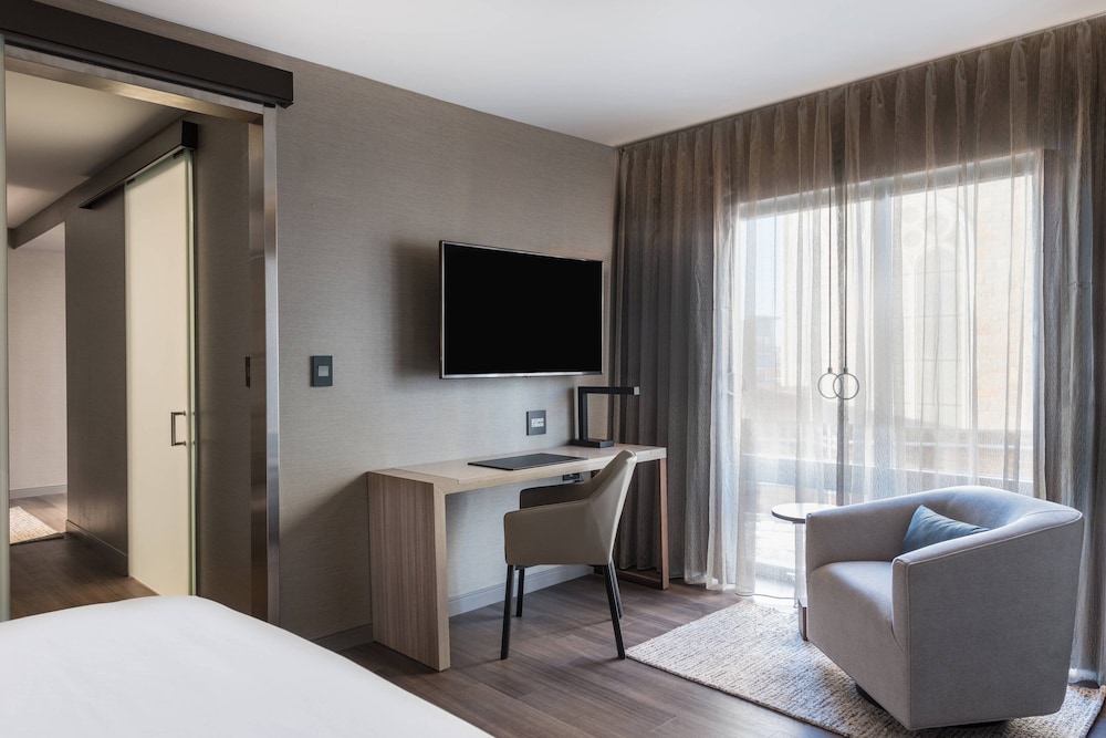 Suite, 1 Bedroom photo 3