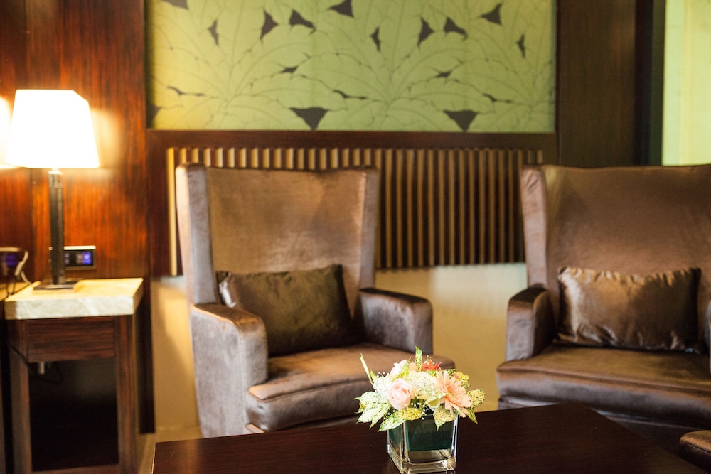 Royale Signature Suite photo 3