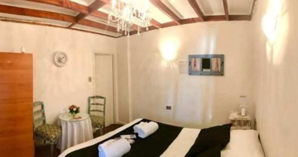 Deluxe Suite, 1 King Bed photo 2