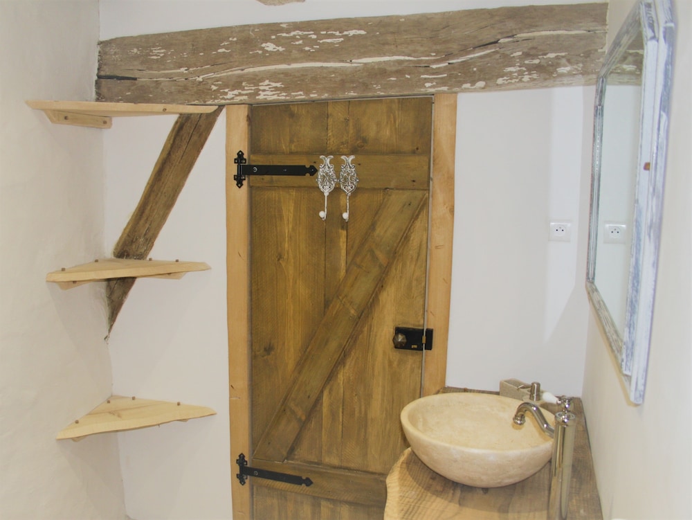 Deluxe Double Room, Ensuite, Courtyard View (With SuperKing Bed) photo 3