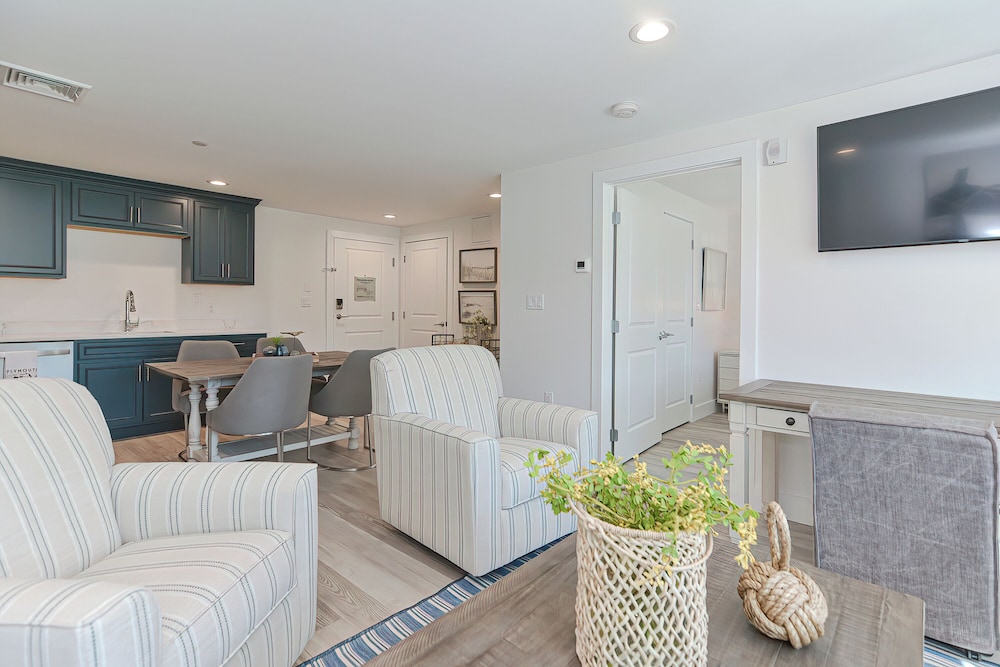 Luxury Condo, 1 Bedroom, Kitchen