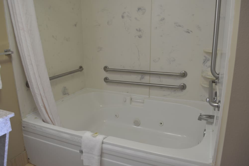 Room, 1 King Bed, Accessible, Non Smoking - Photo 4