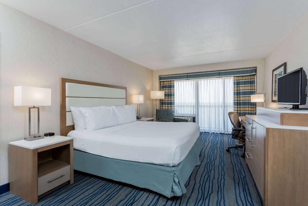 Room, 1 King Bed, Oceanfront - Photo 1