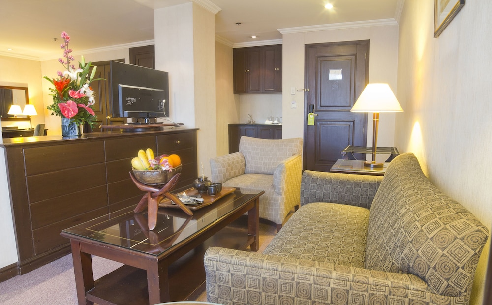 Deluxe Room, 1 King Bed (Multi Use) - Photo 4
