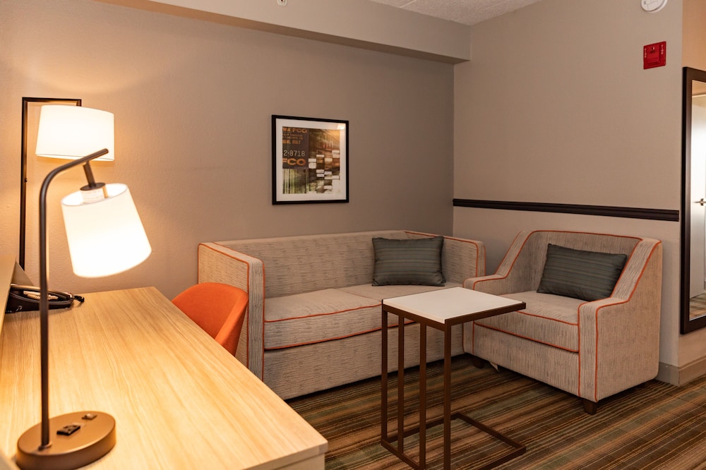 Suite, 2 Queen Beds, Refrigerator & Microwave (Wet bar) - Photo 3
