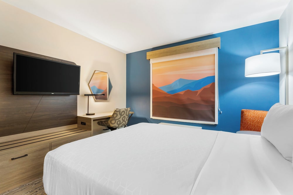 Suite, 1 King Bed, Accessible (Accessible Tub) photo 2