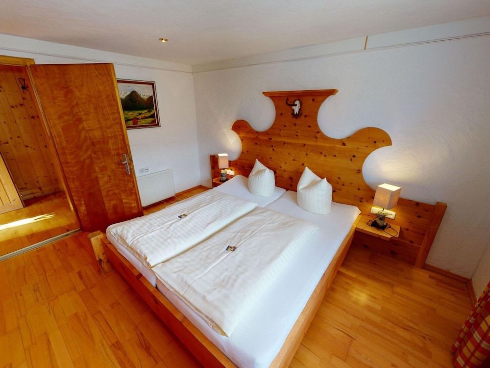 Classic Apartment, 3 Bedrooms photo 1