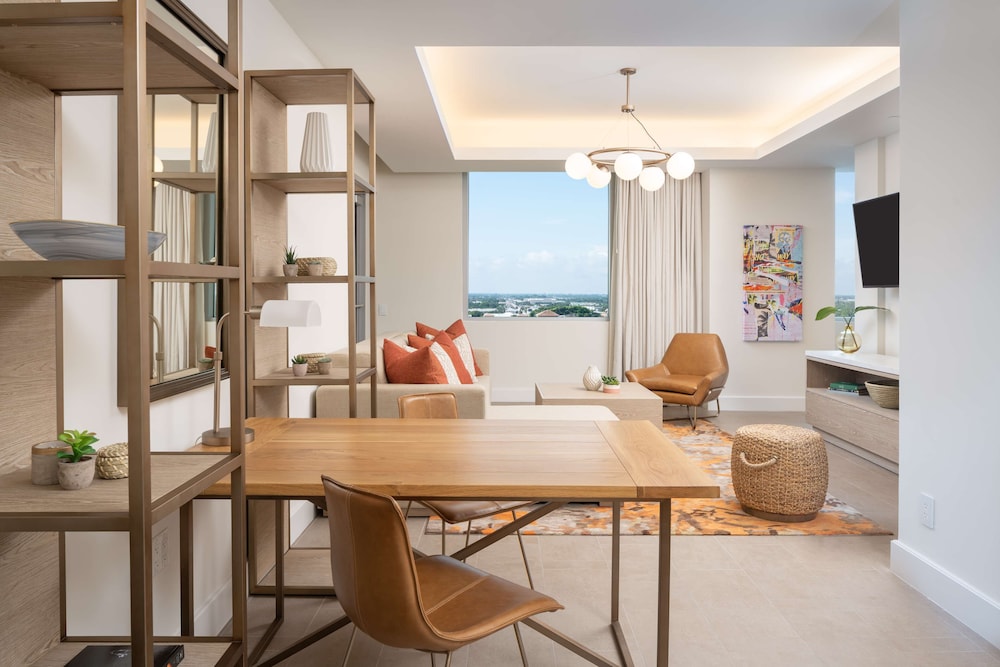 Suite, 1 King Bed, Balcony