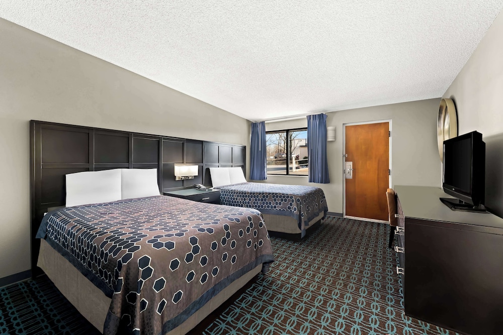 Room, 2 Double Beds - Photo 1