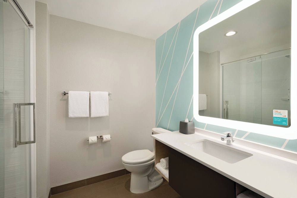 Standard Room, Multiple Beds - Photo 4