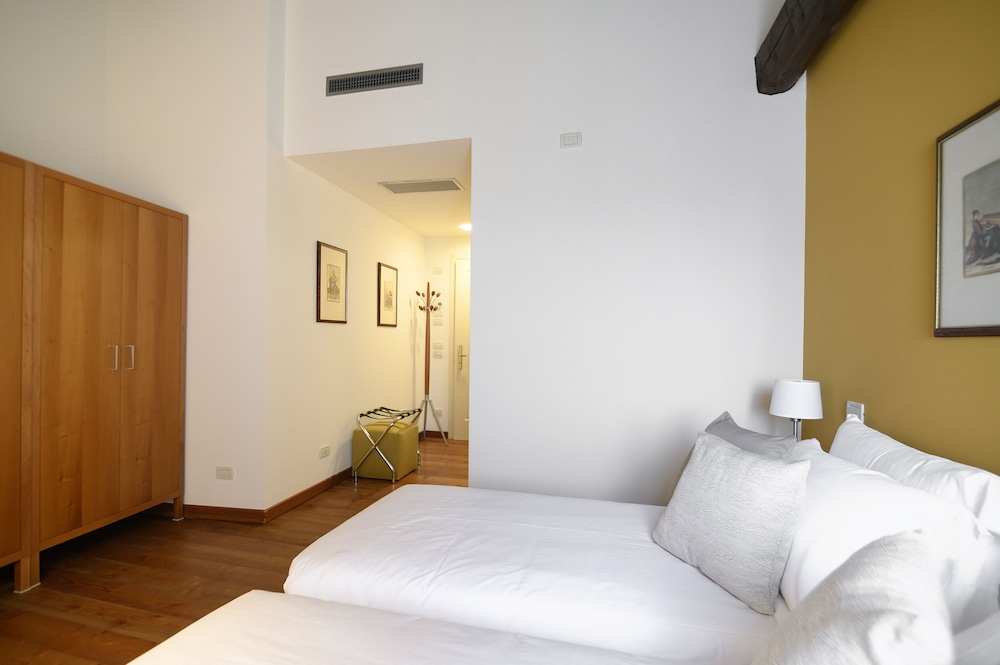 Superior Double Room, 2 Twin Beds photo 3