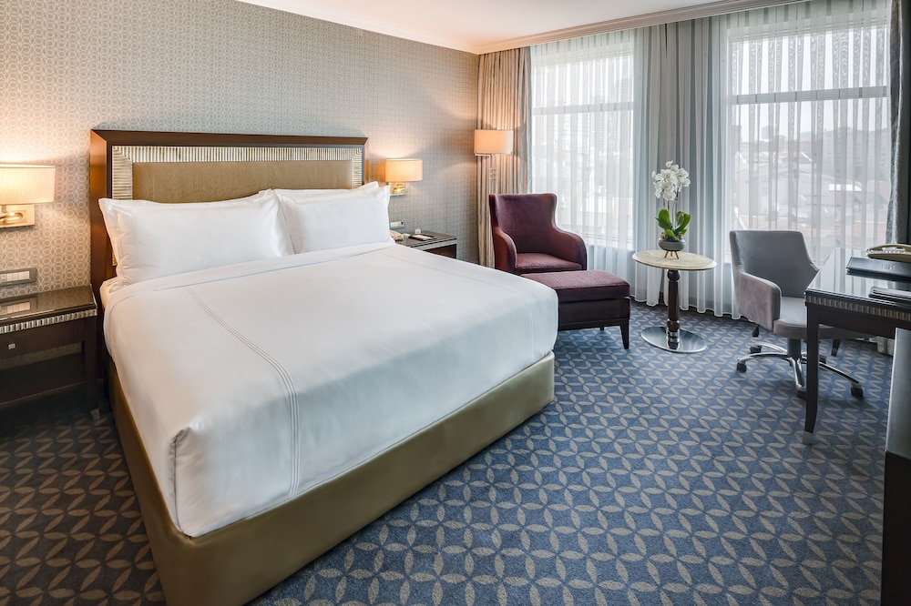 Executive Room, 1 King Bed, City View - Photo 2