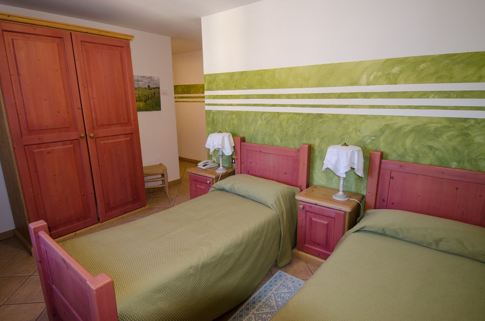 Standard Twin Room, 2 Twin Beds, City View photo 3