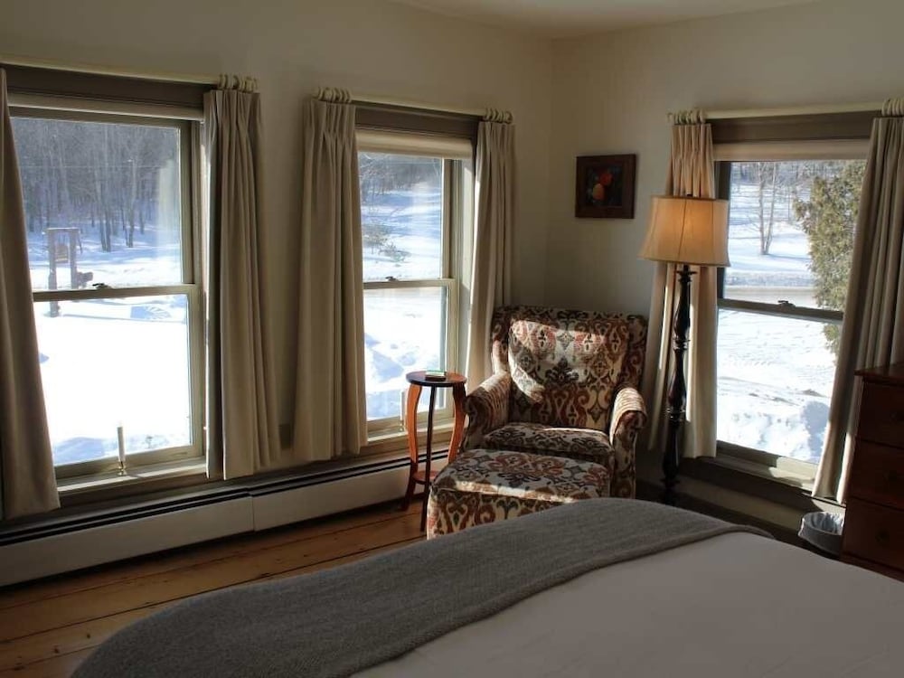 Comfort Double Room, Shared Bathroom, Mountain View (Pine Room) photo 2
