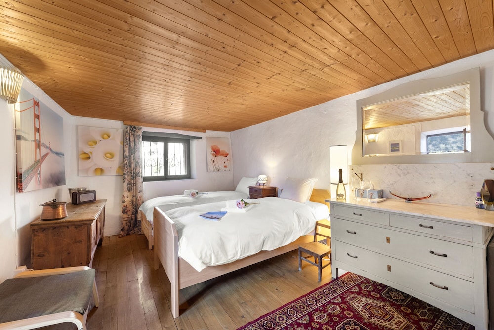 Family Chalet, 2 Bedrooms, Mountainside (Casa Carla 2) photo 2