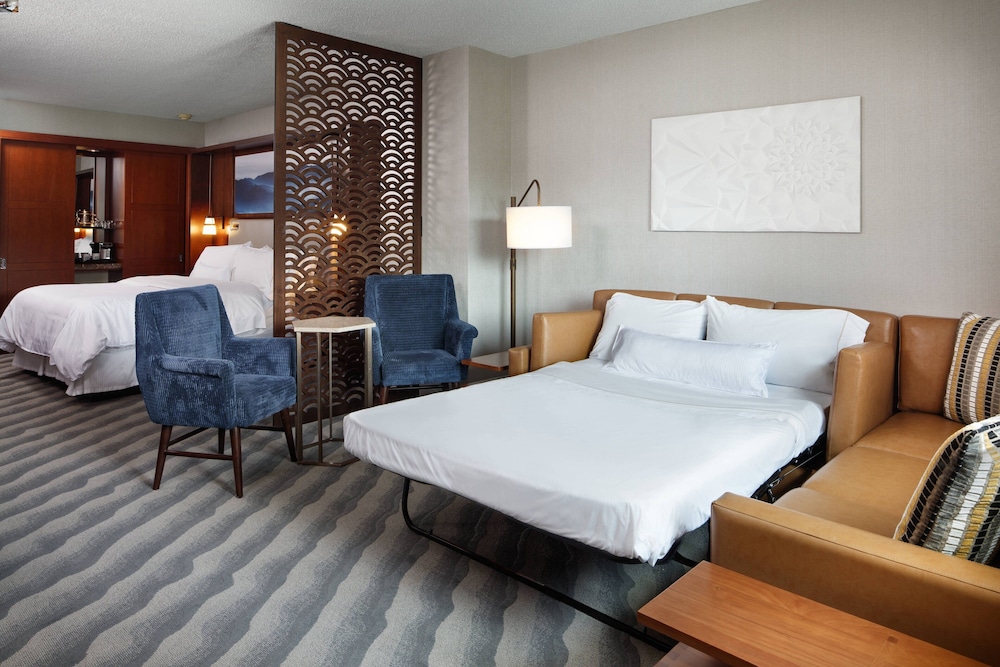 Junior Suite, 1 King Bed with Sofa bed photo 2