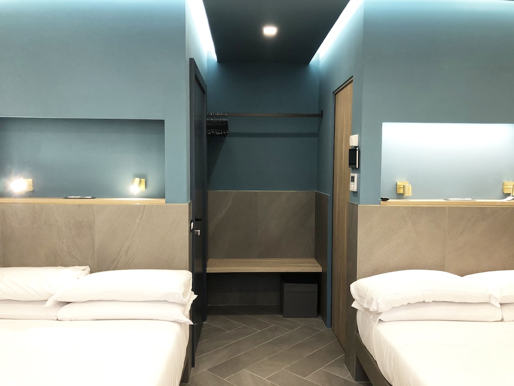 Basic Quadruple Room photo 3