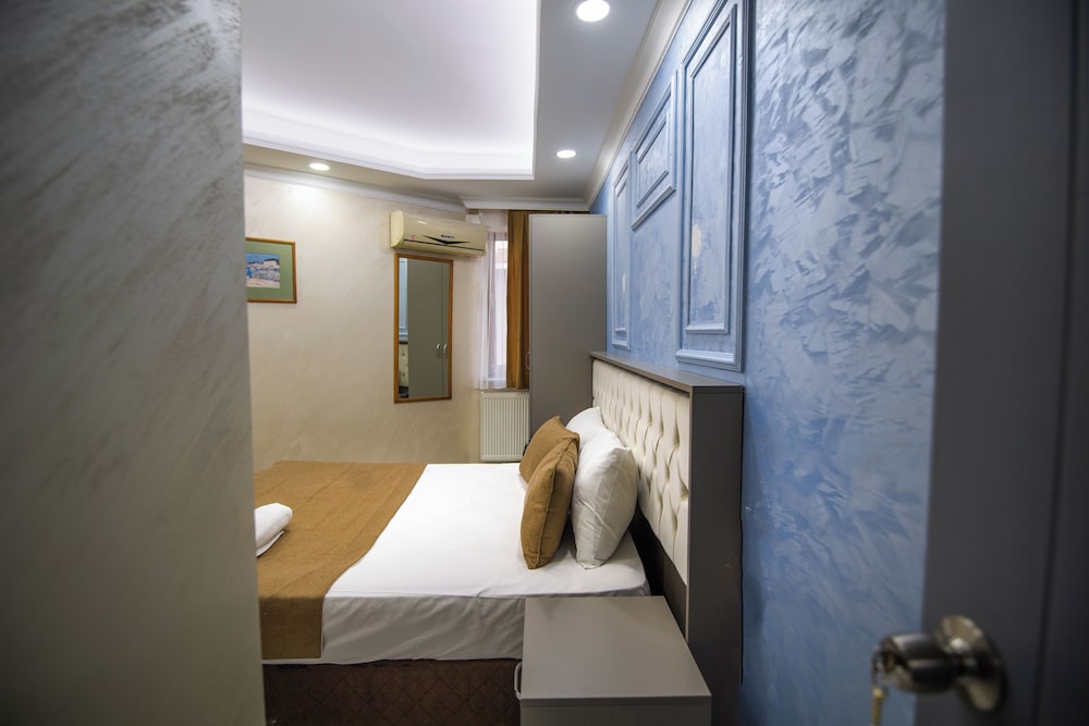 Economy Double Room photo 2