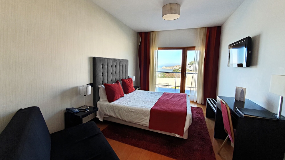 Double or Twin Room, Sea View - Photo 4