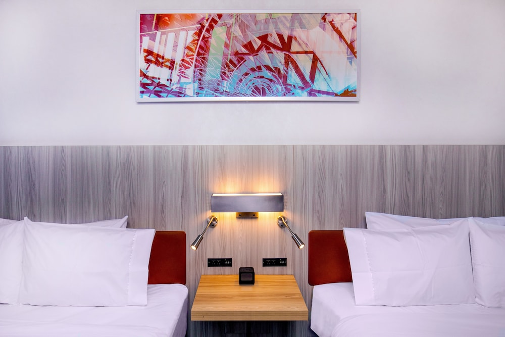 Room, 2 Queen Beds, Non Smoking (Higher Floor)