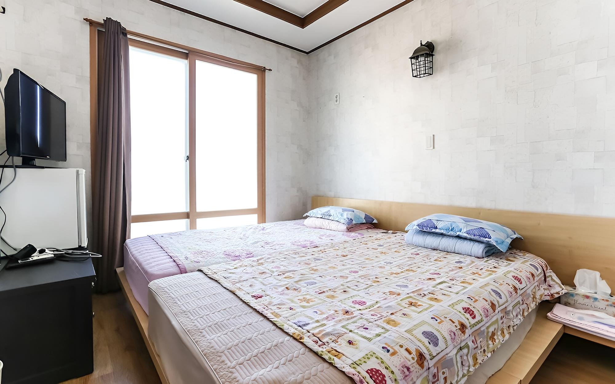 Room (Amigo (Condo Room)) photo 1