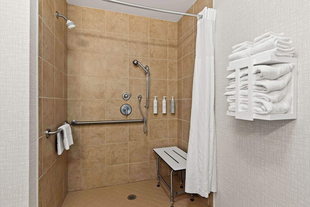 Studio, 1 King Bed, Accessible, Non Smoking (Hearing) - Photo 5