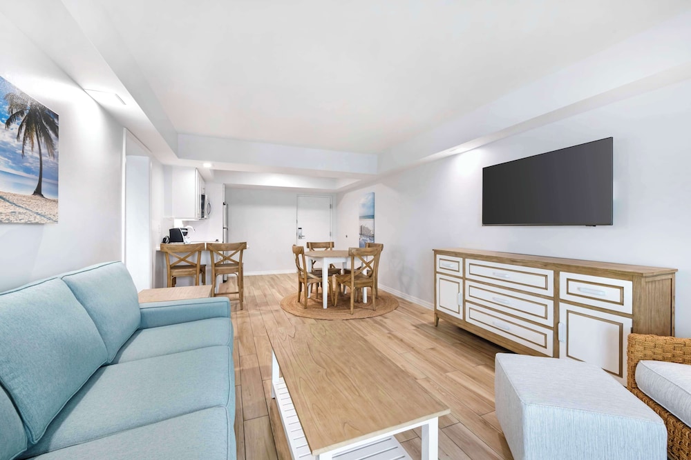 Suite, 2 Double Beds, Non Smoking, Balcony (with Sofabed;Gulf View) - Photo 1
