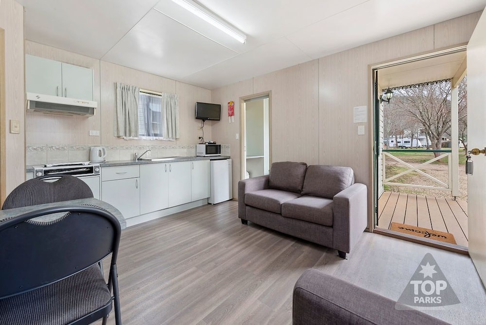 Standard Room, Non Smoking, Kitchenette (Ensuited 2 Brm Cabin) photo 3