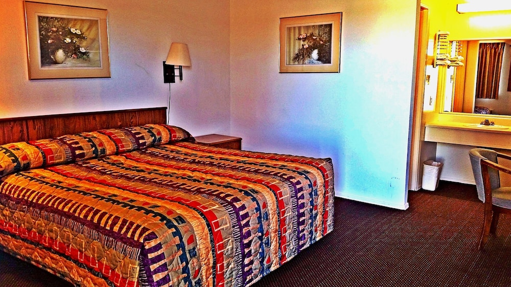 Traditional Room, 1 King Bed, Non Smoking photo 1