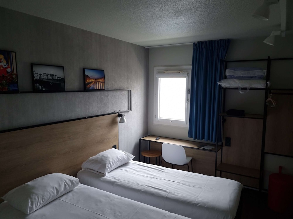 Standard Room, 2 Twin Beds - Photo 1