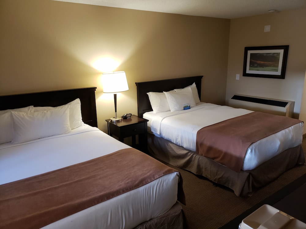 Room, 2 Queen Beds, Non Smoking, Pool View (Upper Floor) - Photo 4