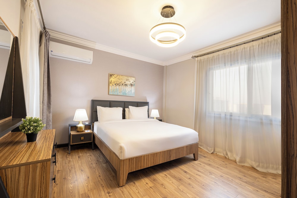 Luxury Apartment, 3 Bedrooms, Pool View