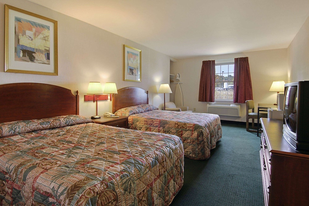 Room, 2 Queen Beds, Non Smoking - Photo 2