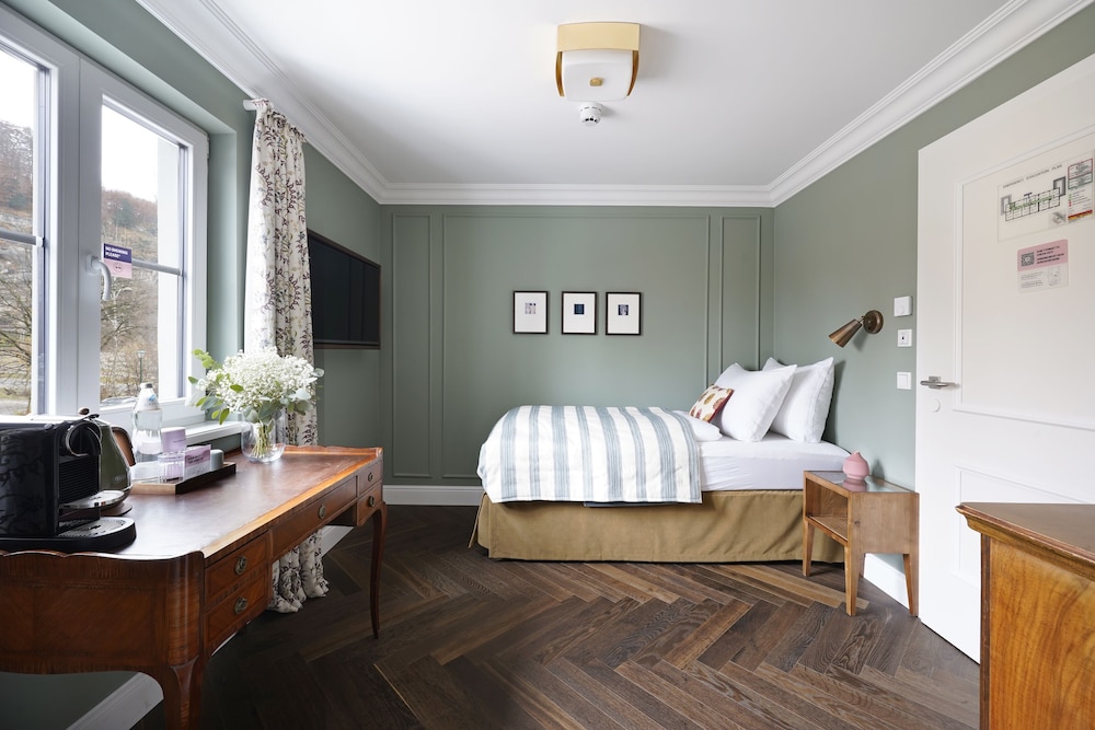 Small Room photo 1