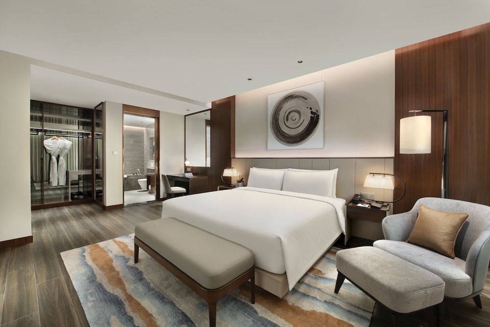 Deluxe Suite, 1 Bedroom - Photo 3