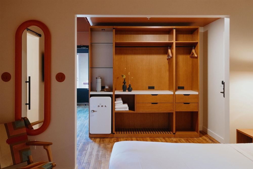 Studio Suite, 1 King Bed, Accessible (Roll-In Shower) - Photo 2