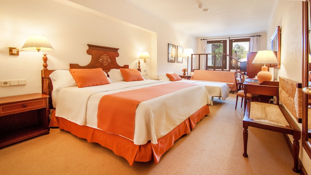 Classic Triple Room, Terrace photo 2