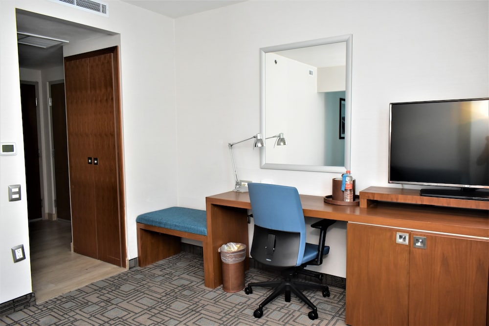 Room, 1 Queen Bed With Sofa Bed, Non Smoking, Refrigerator photo 1