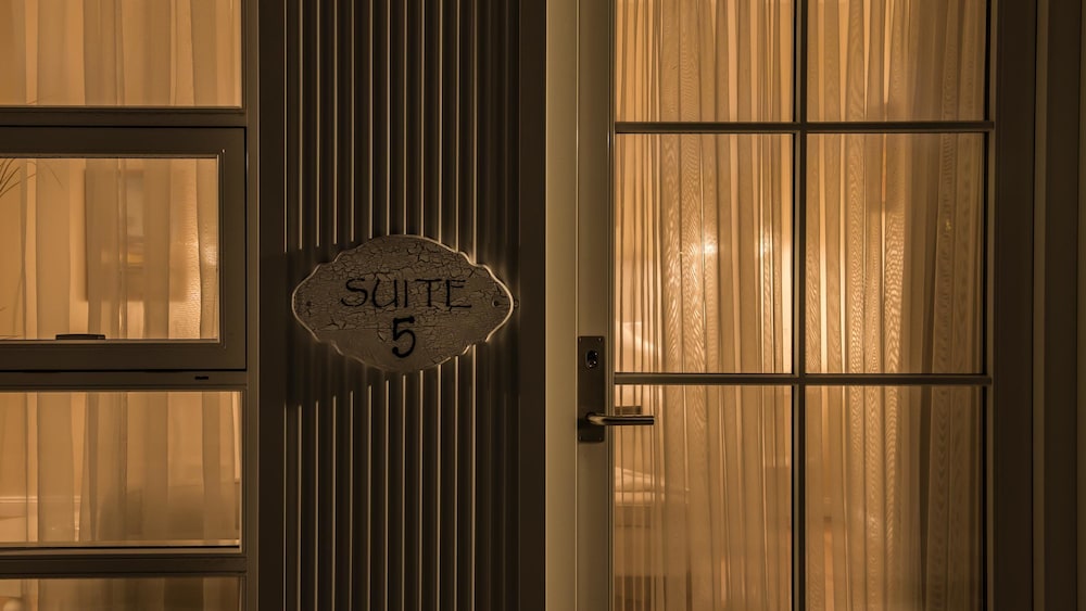 Junior Suite with Hot Tub Access - Photo 3