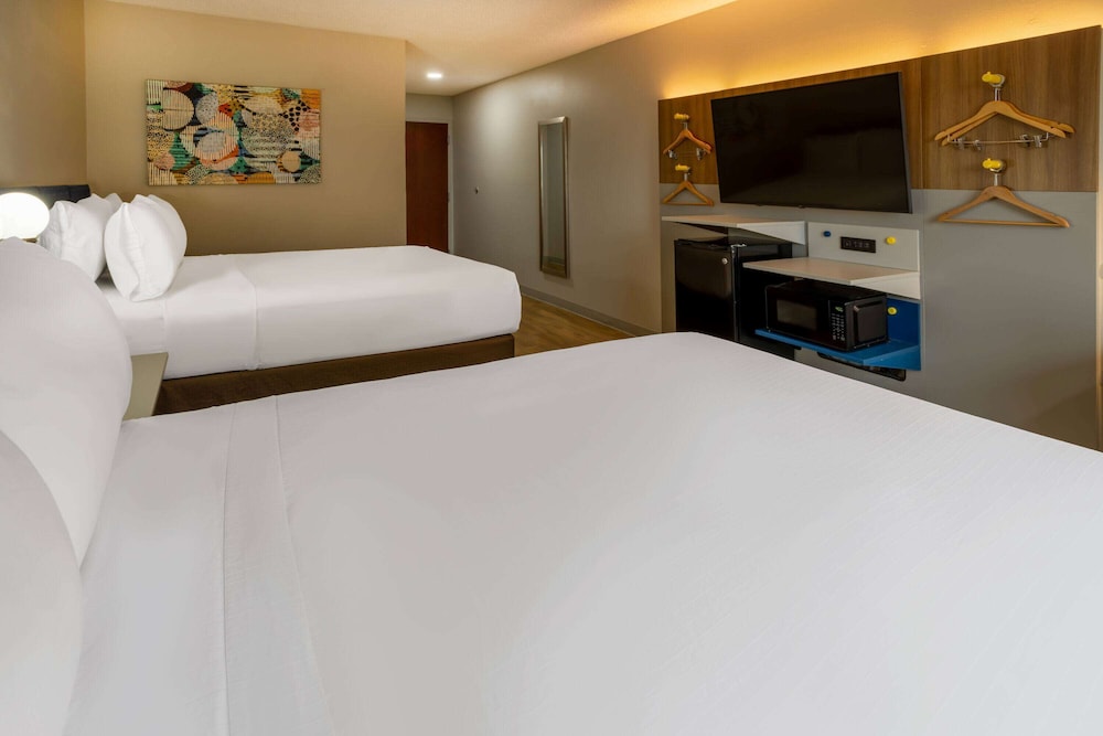 Standard Room, 2 Queen Beds - Photo 4