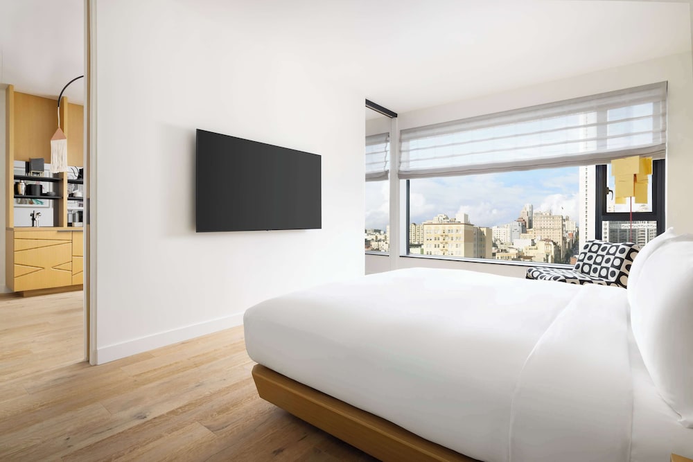 Skyline King 1 Bedroom Suite