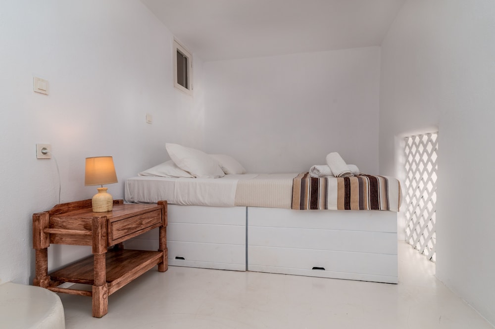 House (WHITE) photo 1