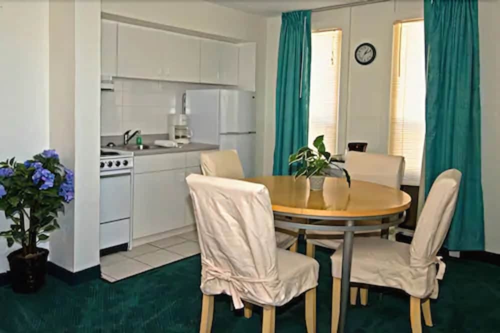 Studio Suite, 1 King Bed with Sofa bed - Photo 2