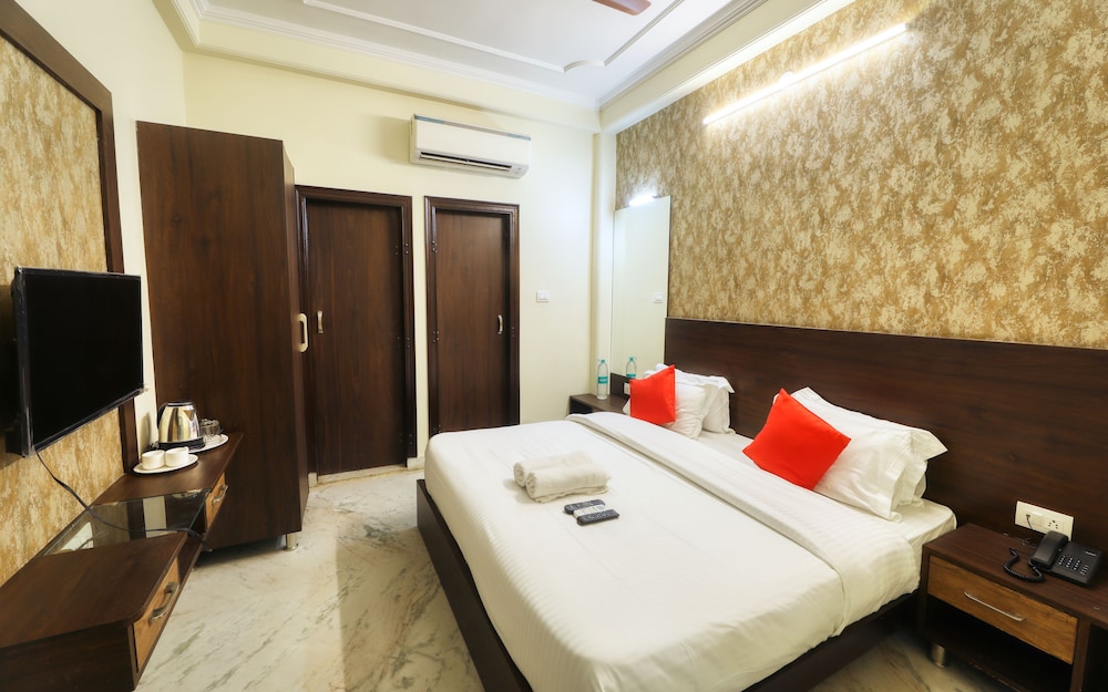 Deluxe Double Room A/C - Photo 26